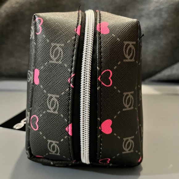 bebe Black & Pink Heart Logo Cosmetic Bag – NWT – OS - Picture 5 of 9